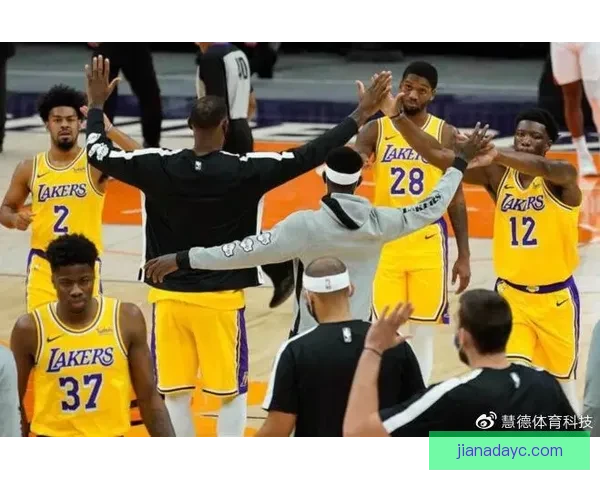 洛杉矶湖人险胜圣安东尼奥马刺以118比116赢得激烈对决