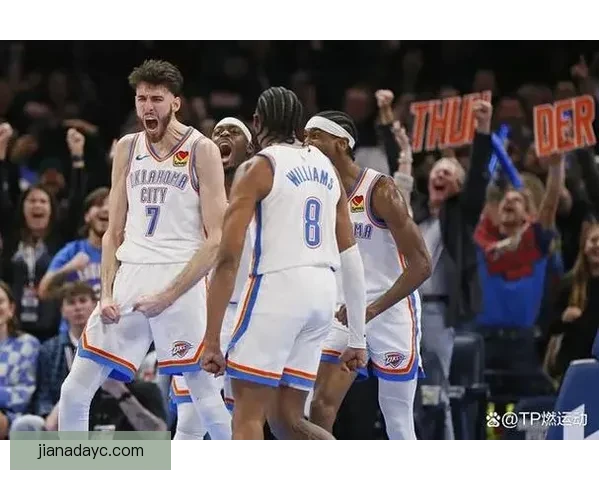 俄克拉荷马城雷霆大胜金州勇士比分拉开差距